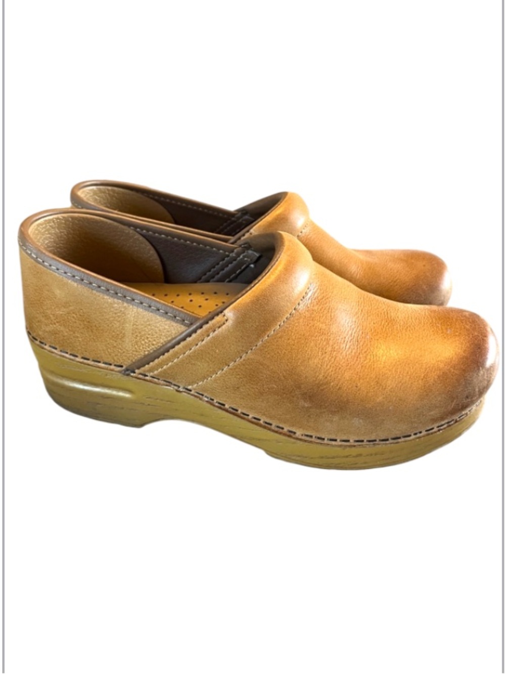 Dansko Chestnut Sz 38 Clogs